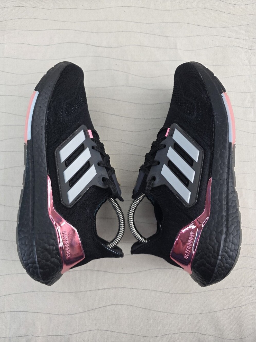 Adidas Womens UltraBoost 22 Black Pink Running Shoes Sneakers GX5928 Size 7.5 - Picture 8 of 12